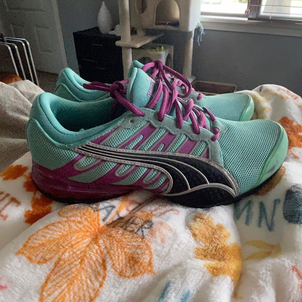 PUMA - SIZE 8